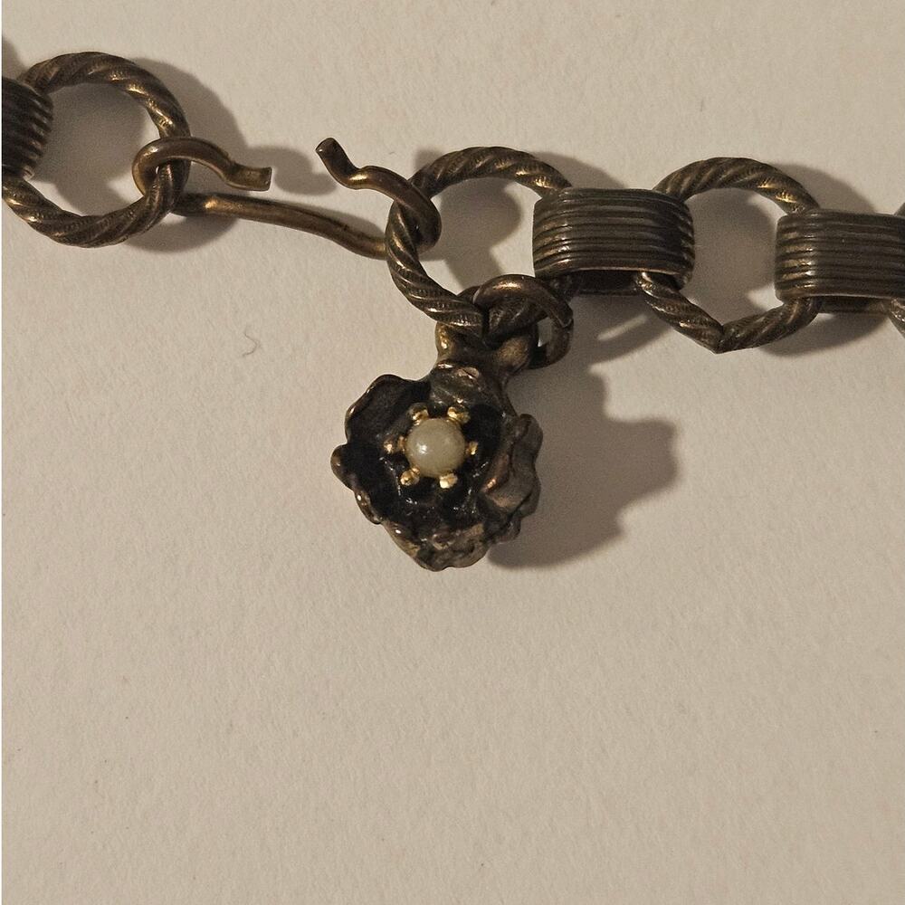 Elegant Victorian style Gold-Tone Necklace with red / Pink Stone Accents - Picture 4 of 7